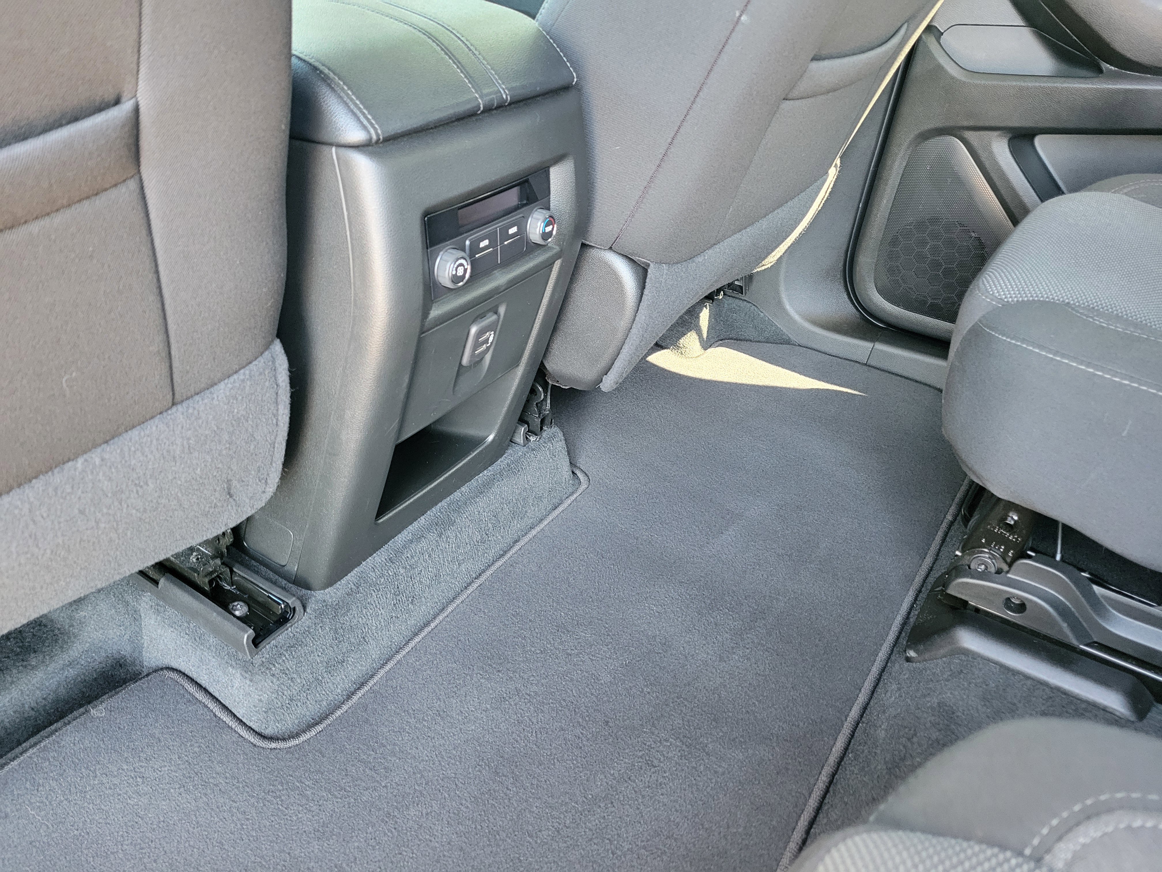 Used 2023 Chevrolet Traverse LT FWD image 34