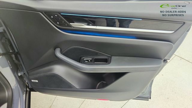 Used 2025 Porsche Macan Electric RWD image 24