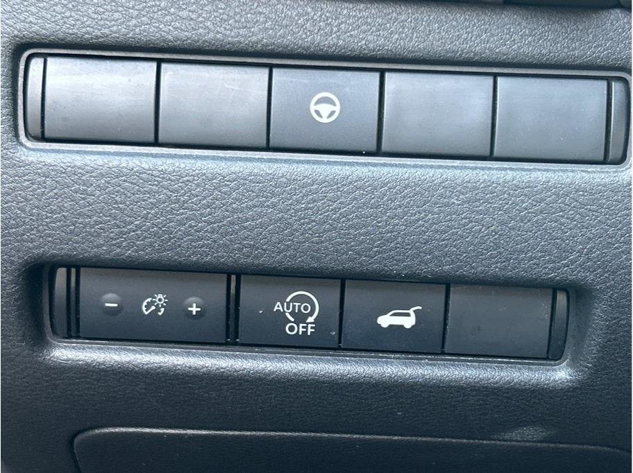 Used 2024 Nissan Rogue SV image 21