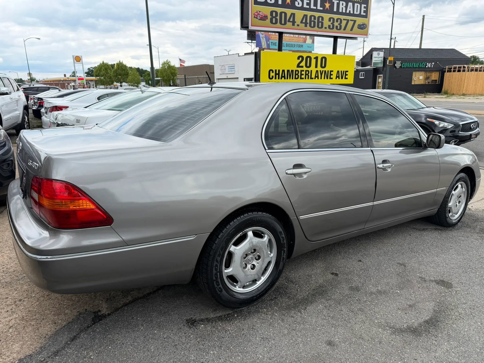 Used 2002 Lexus LS 430 RWD image 3