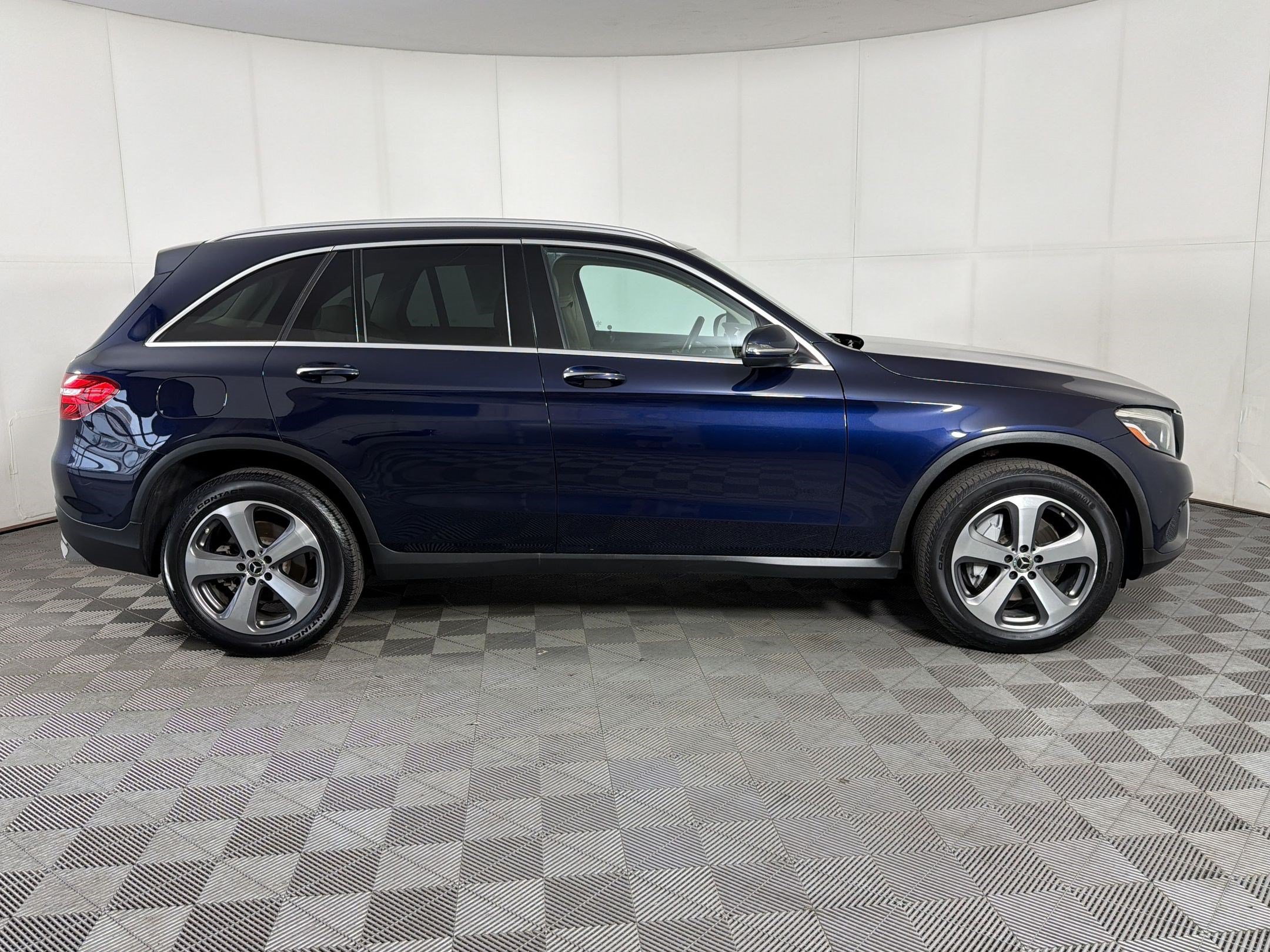Used 2019 Mercedes-Benz GLC 300 4MATIC image 8