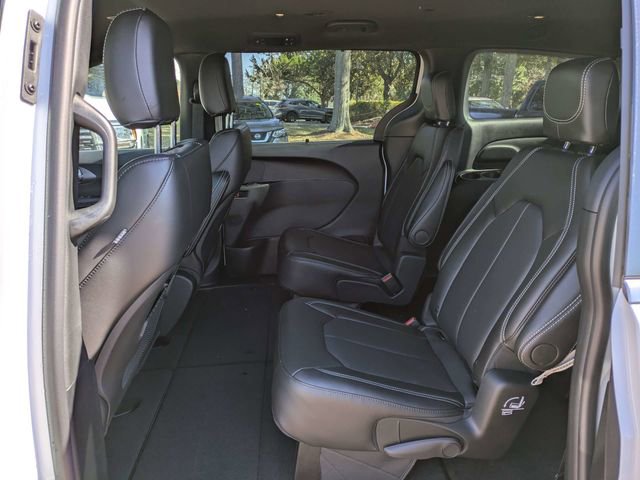 New 2026 Chrysler Pacifica Select FWD image 15