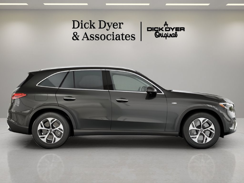 Used 2025 Mercedes-Benz GLC 350e 4MATIC image 9