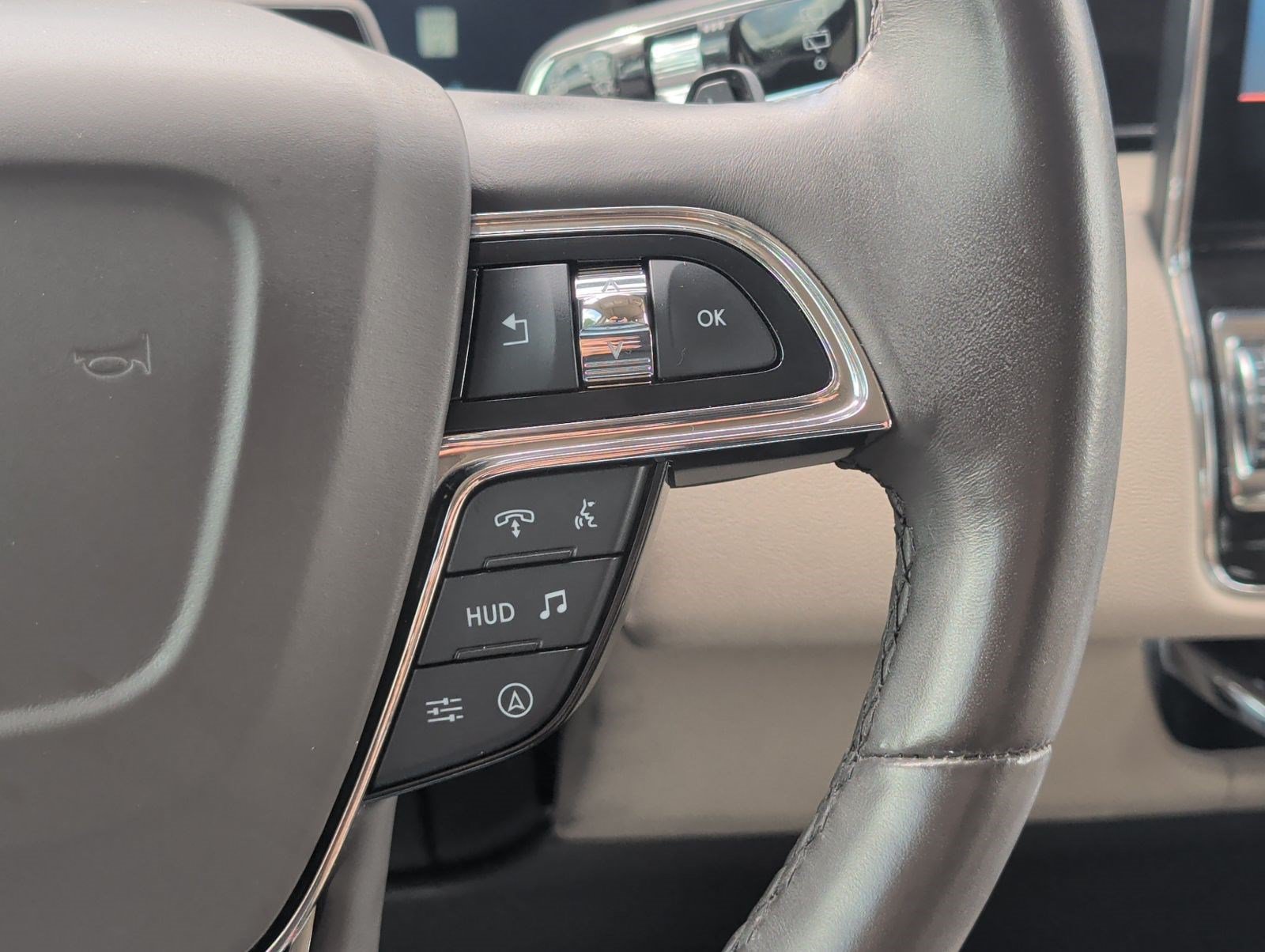Used 2023 Lincoln Navigator Reserve AWD/4WD image 15