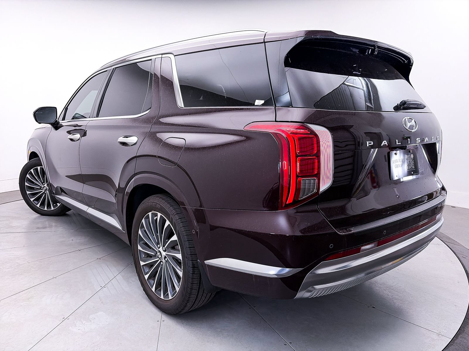 Used 2023 Hyundai Palisade Calligraphy FWD image 2