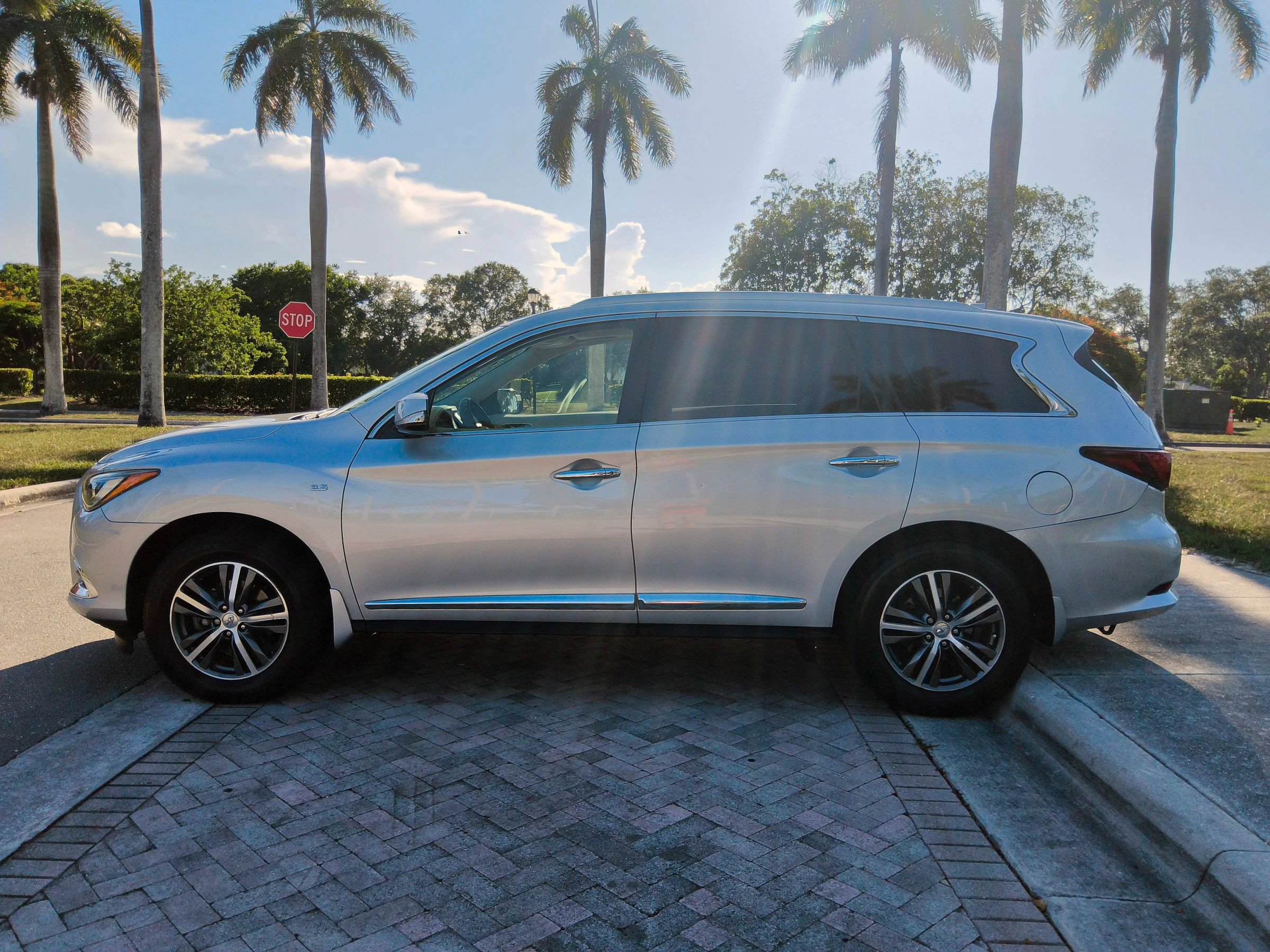 Used 2020 INFINITI QX60 Luxe FWD image 17
