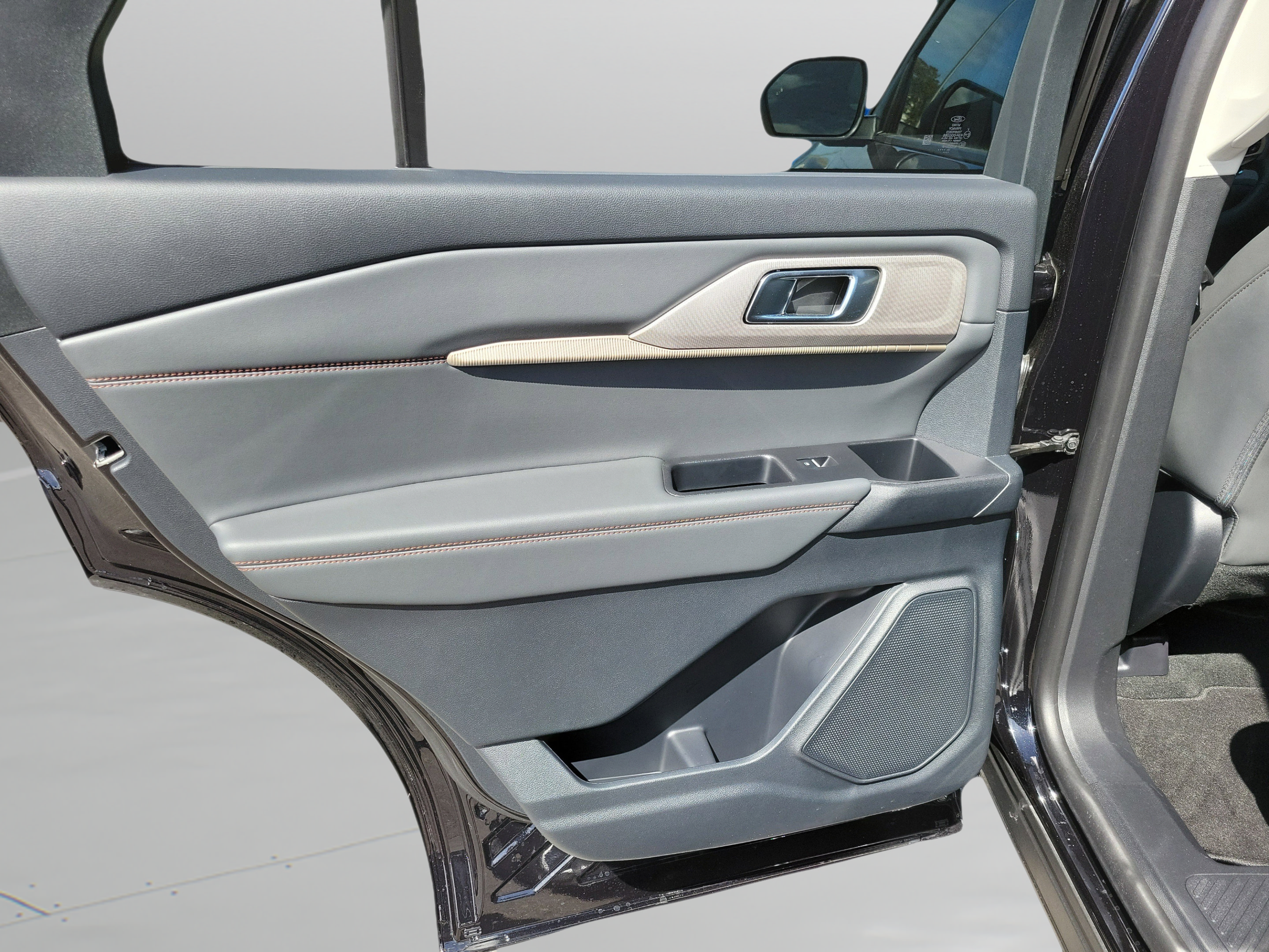 New 2026 Ford Explorer Active w/ Active Comfort Package RWD image 23