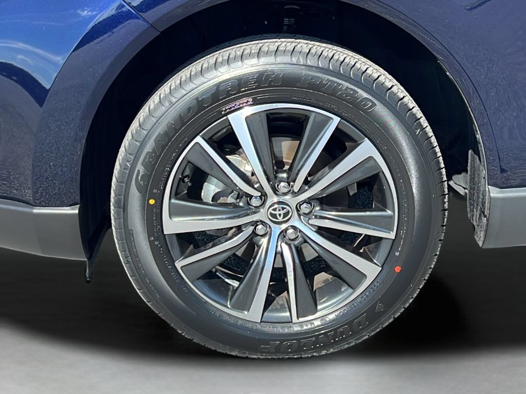 Used 2024 Toyota Venza LE AWD/4WD image 26