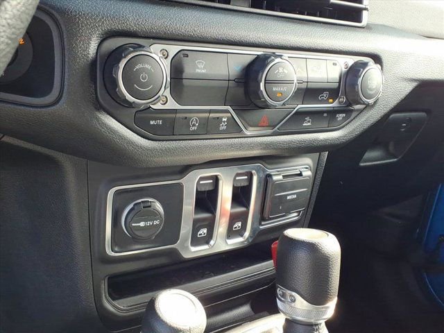 Used 2025 Jeep Wrangler Sport image 13