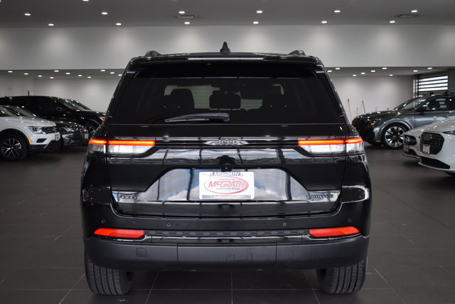 Used 2023 Jeep Grand Cherokee Limited w/ Black Appearance Package AWD/4WD image 9