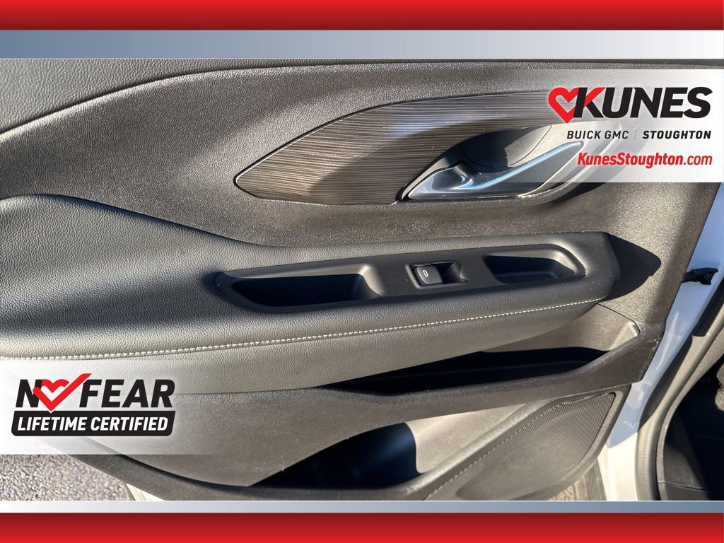 Used 2024 GMC Terrain SLT image 35