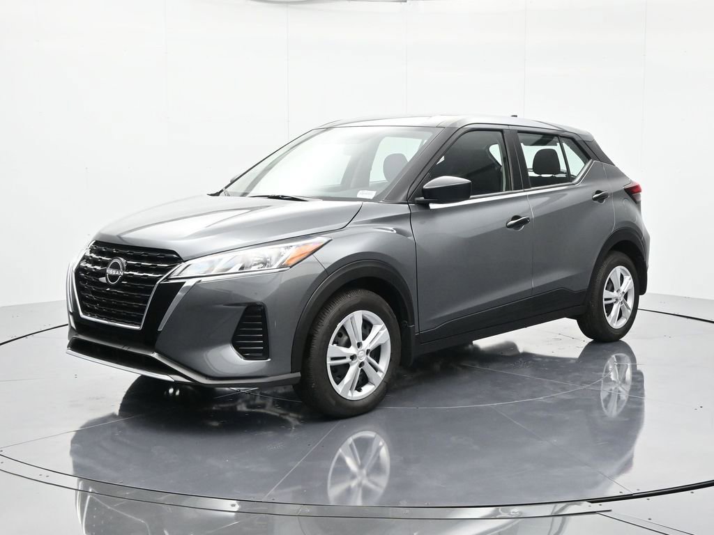 New 2025 Nissan Kicks Play S