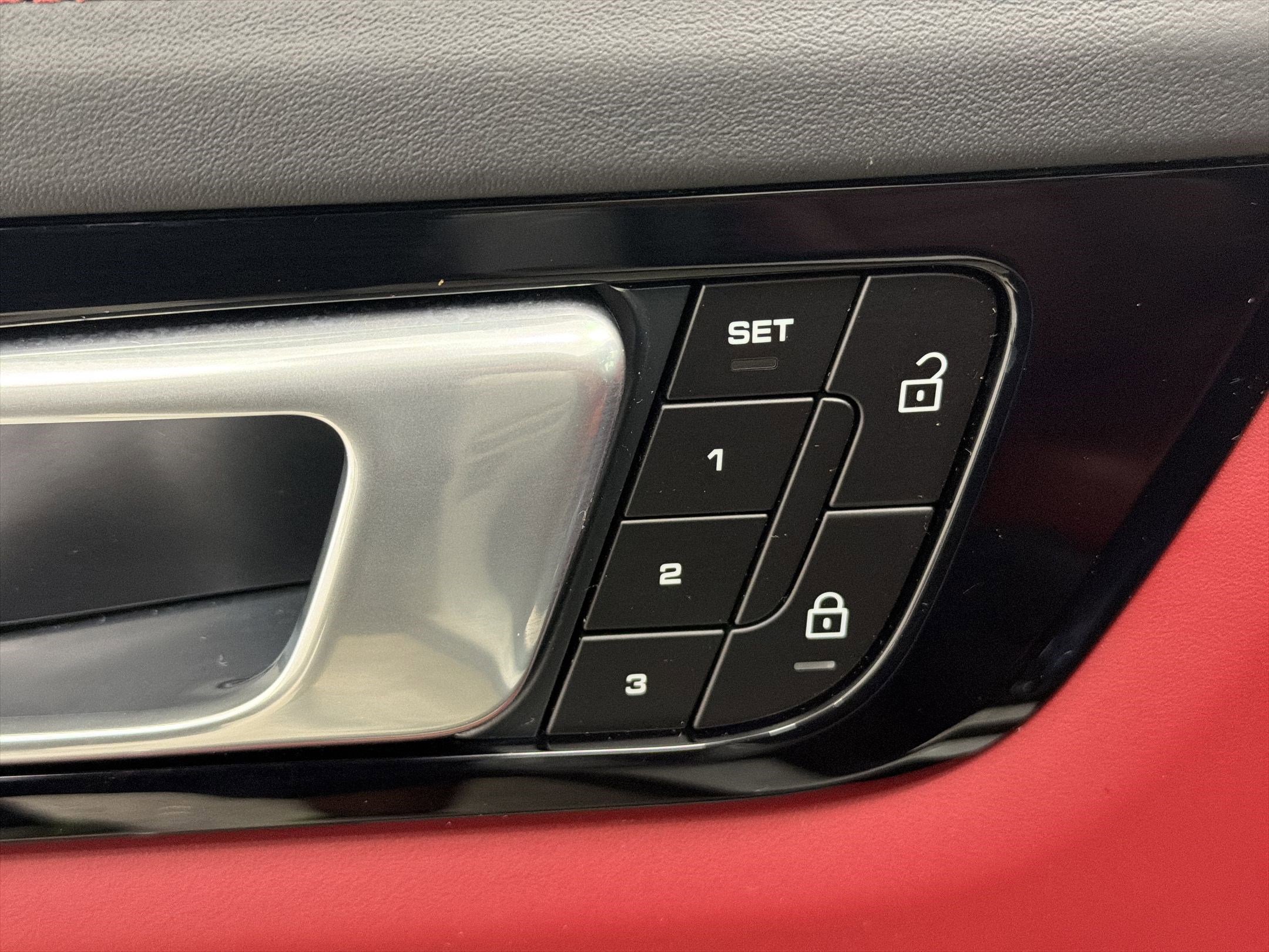 Certified 2022 Porsche Cayenne AWD/4WD image 12