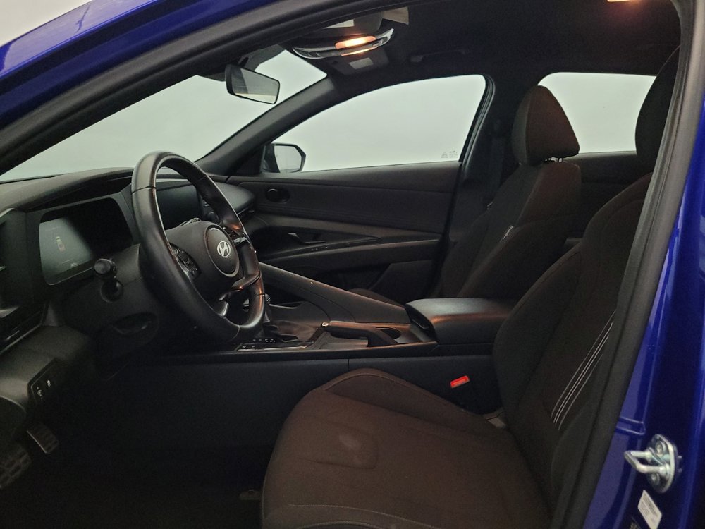Used 2025 Hyundai Elantra Sport FWD image 17