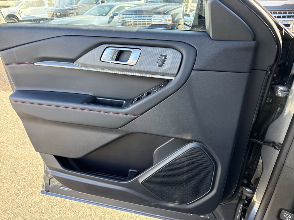 Used 2026 Ford Explorer ST-Line w/ ST-Line Street Pack image 21