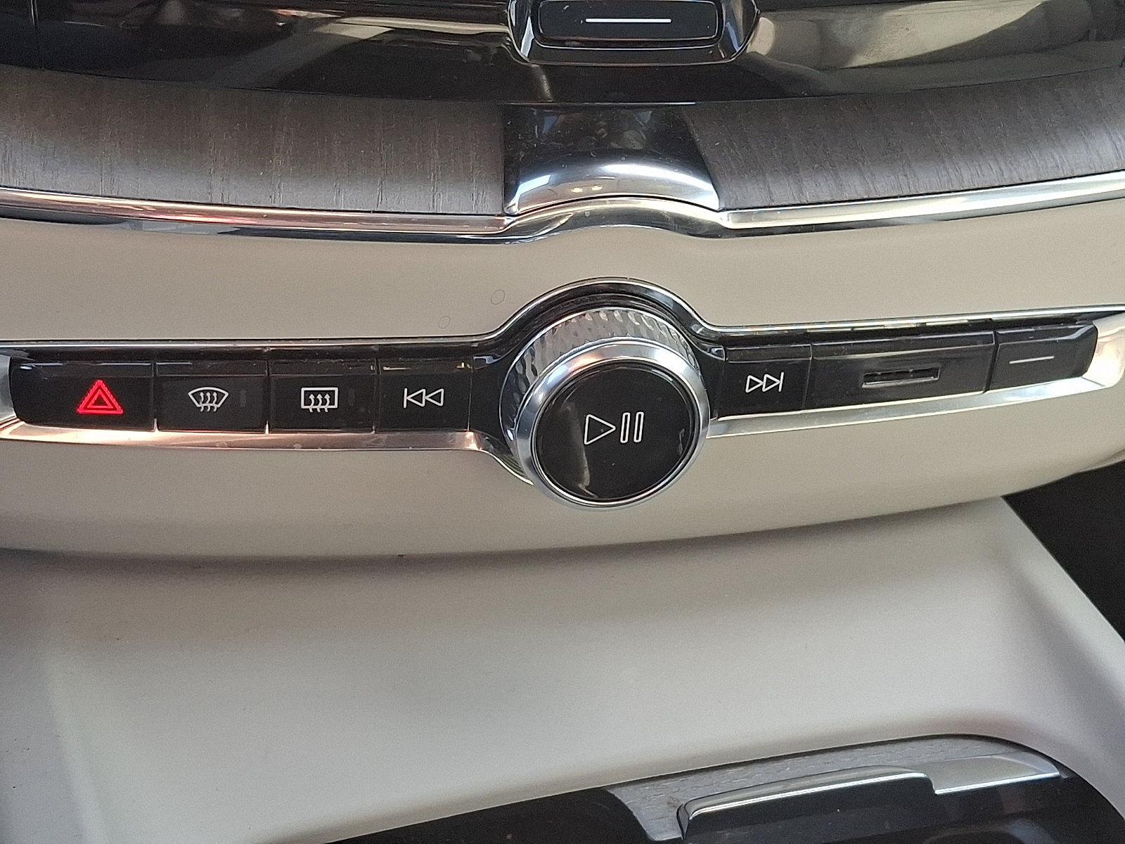 Used 2024 Volvo XC60 B5 Plus w/ Climate Package AWD/4WD image 15
