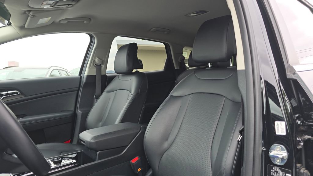 Certified 2025 Kia Sportage EX AWD/4WD image 23