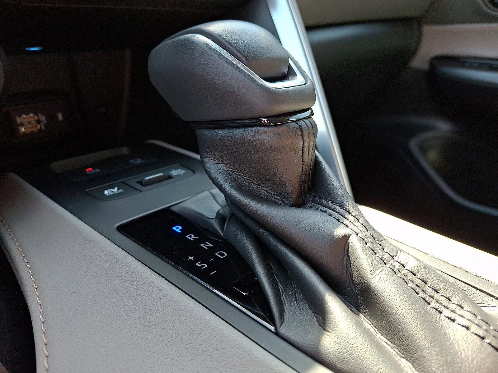 Certified 2021 Toyota Venza LE image 10