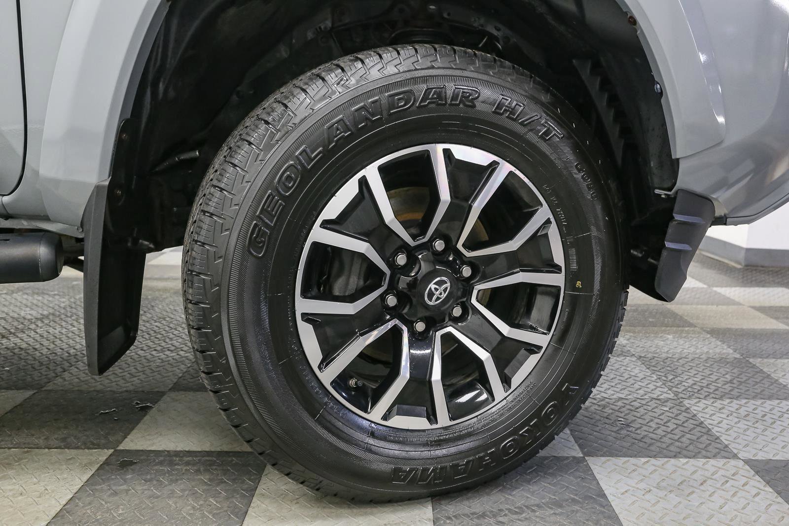 Used 2020 Toyota Tacoma TRD Sport image 14