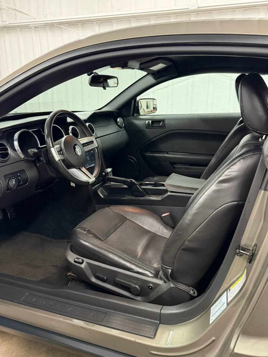 Used 2005 Ford Mustang Premium RWD image 21
