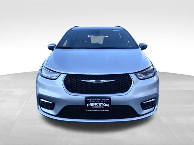Used 2023 Chrysler Pacifica Pinnacle image 2