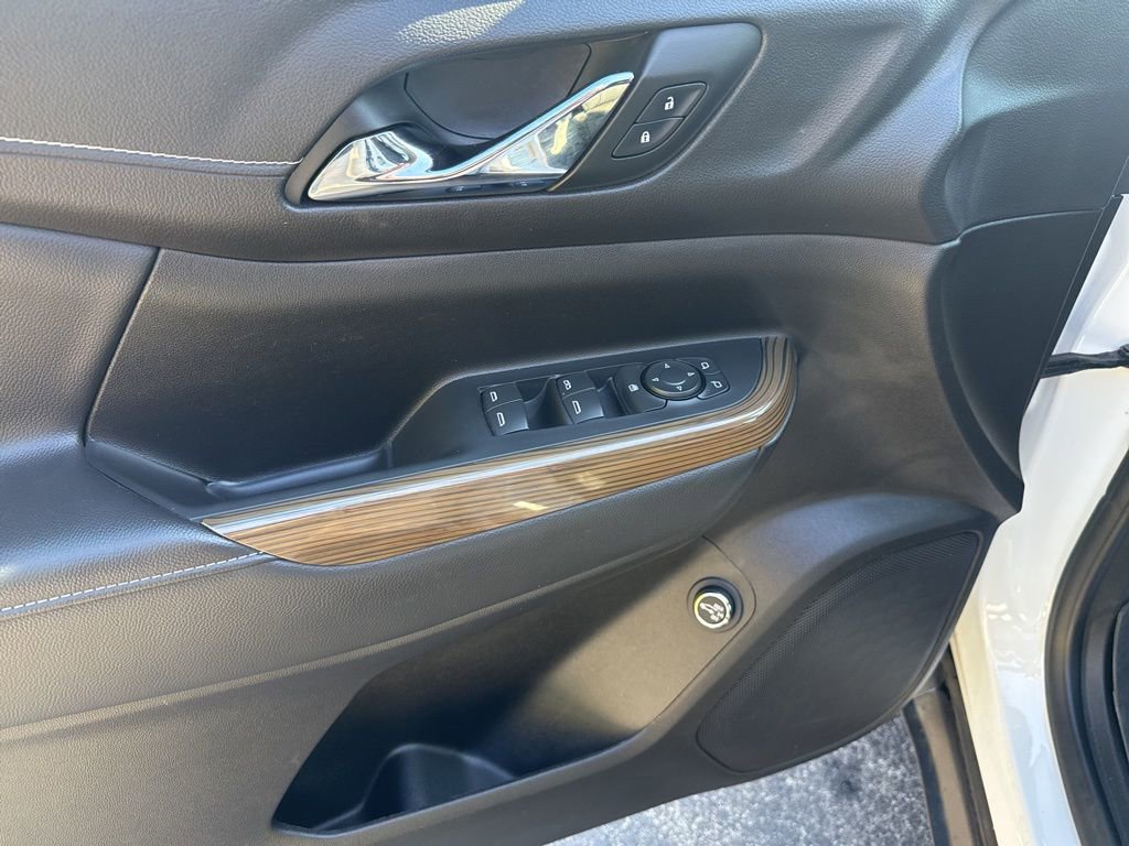 Used 2023 GMC Acadia SLE w/ Driver Convenience Package image 16