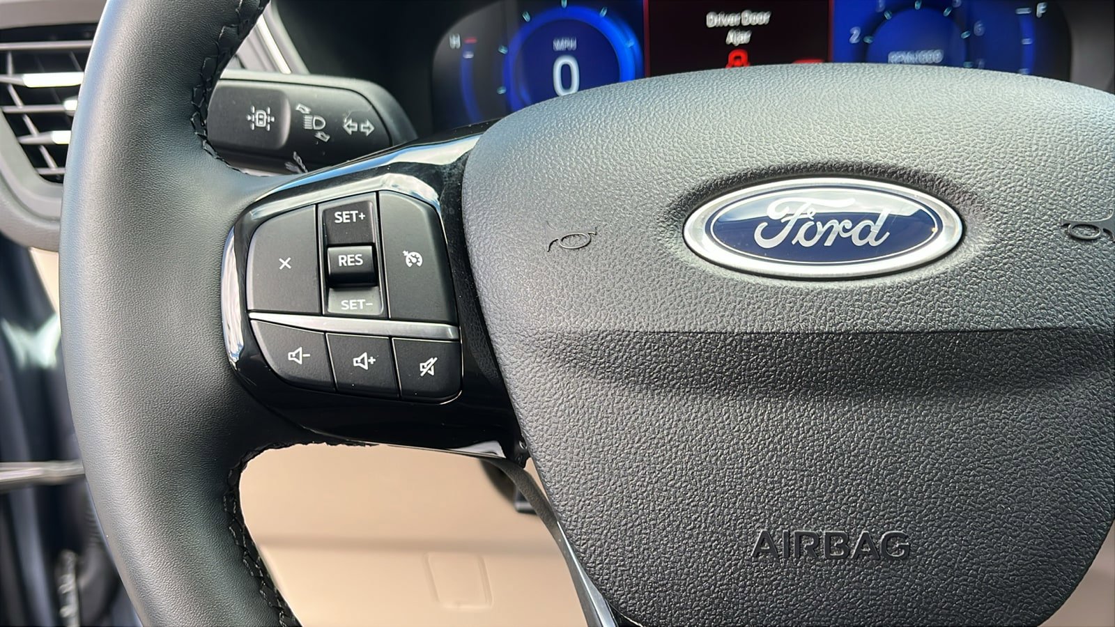 Used 2022 Ford Escape SEL w/ Technology Package AWD/4WD image 14