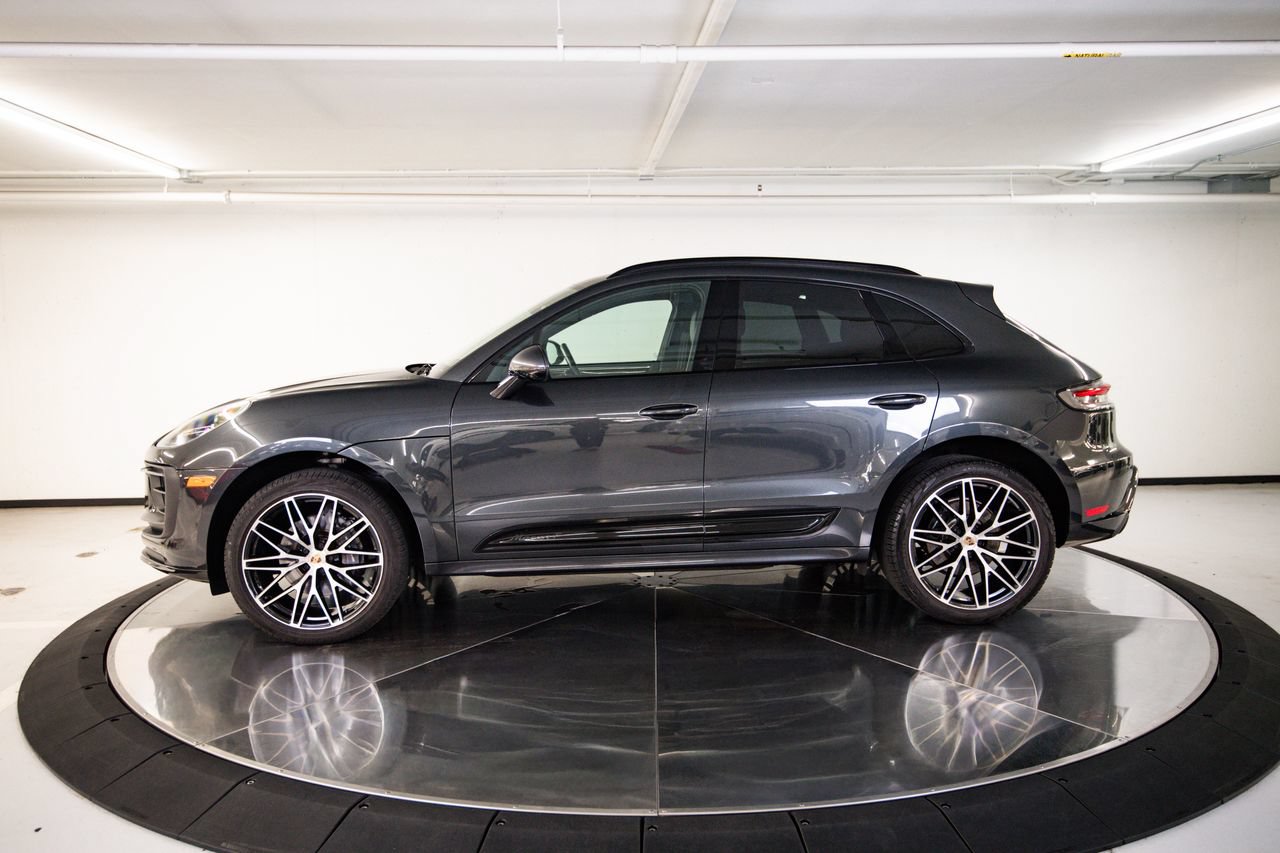 Certified 2024 Porsche Macan AWD/4WD image 2