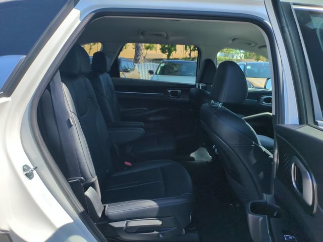 Certified 2025 Kia Sorento EX FWD image 30