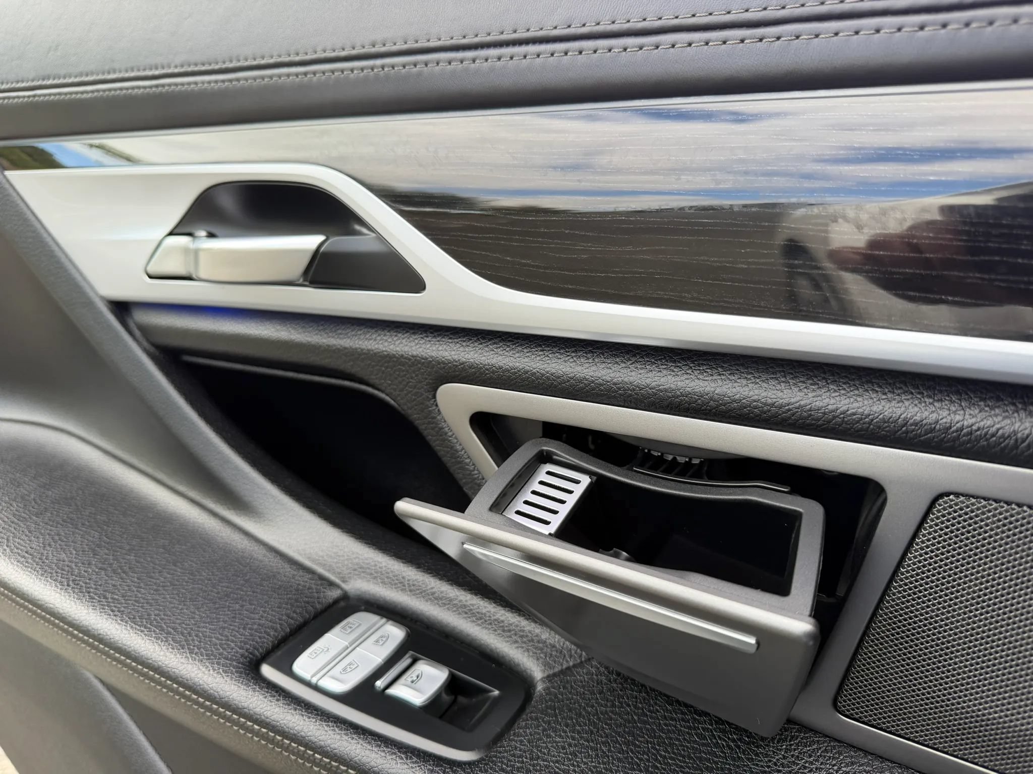 Used 2017 BMW 740i RWD image 21
