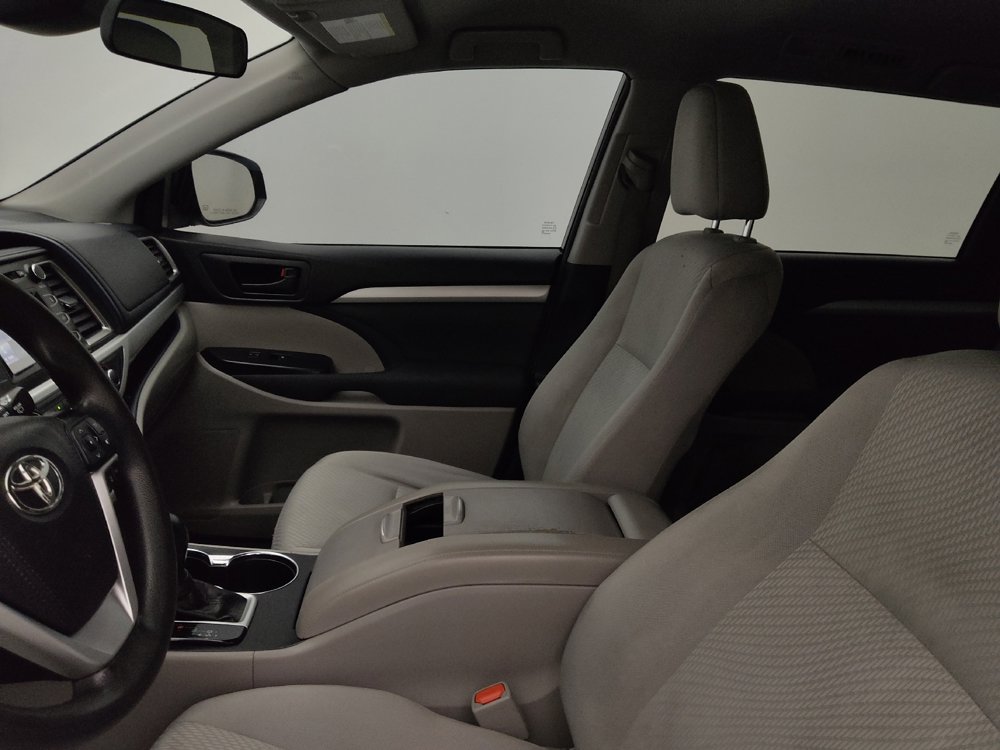 Used 2017 Toyota Highlander LE image 17