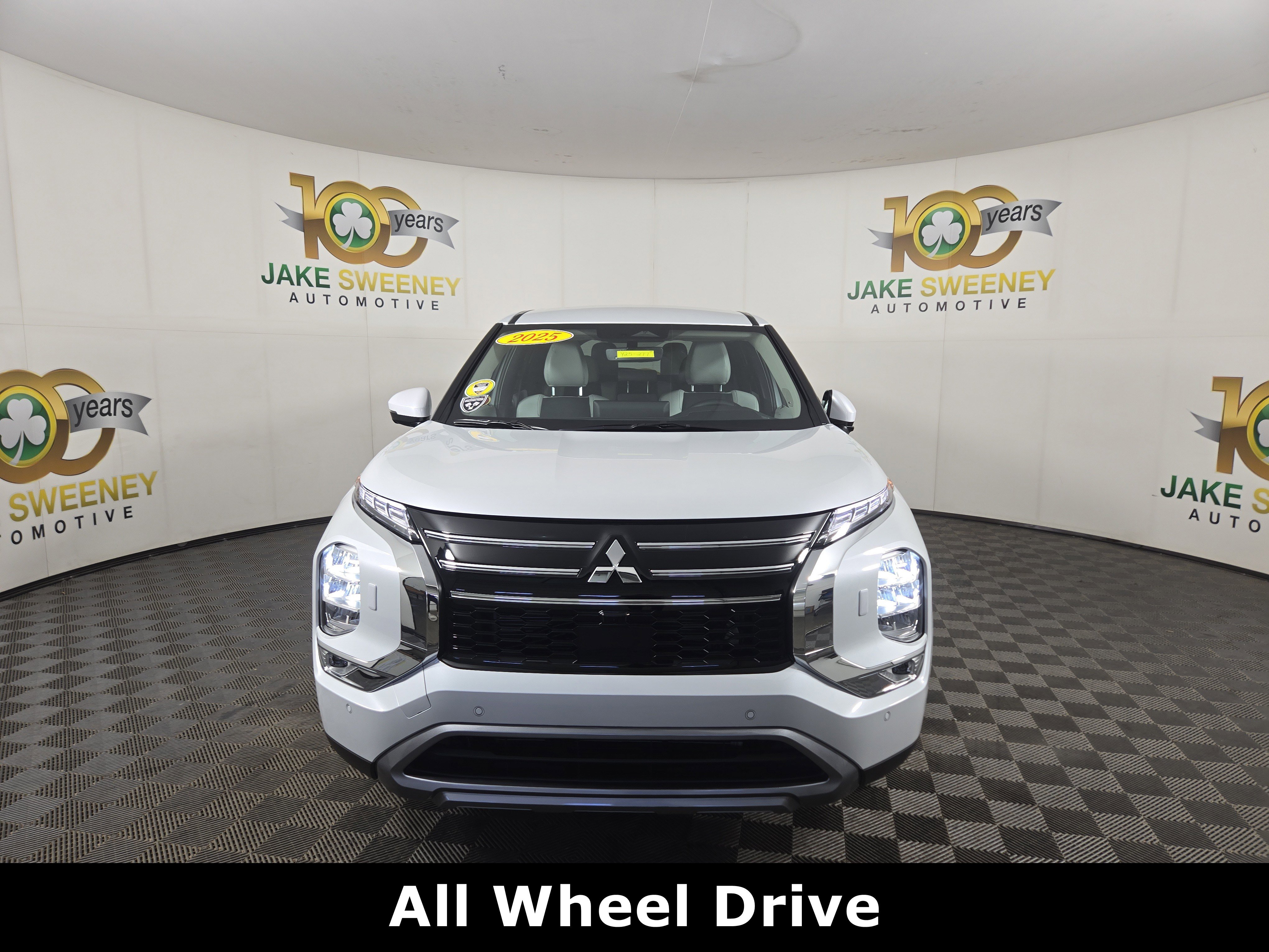 New 2025 Mitsubishi Outlander SE image 2