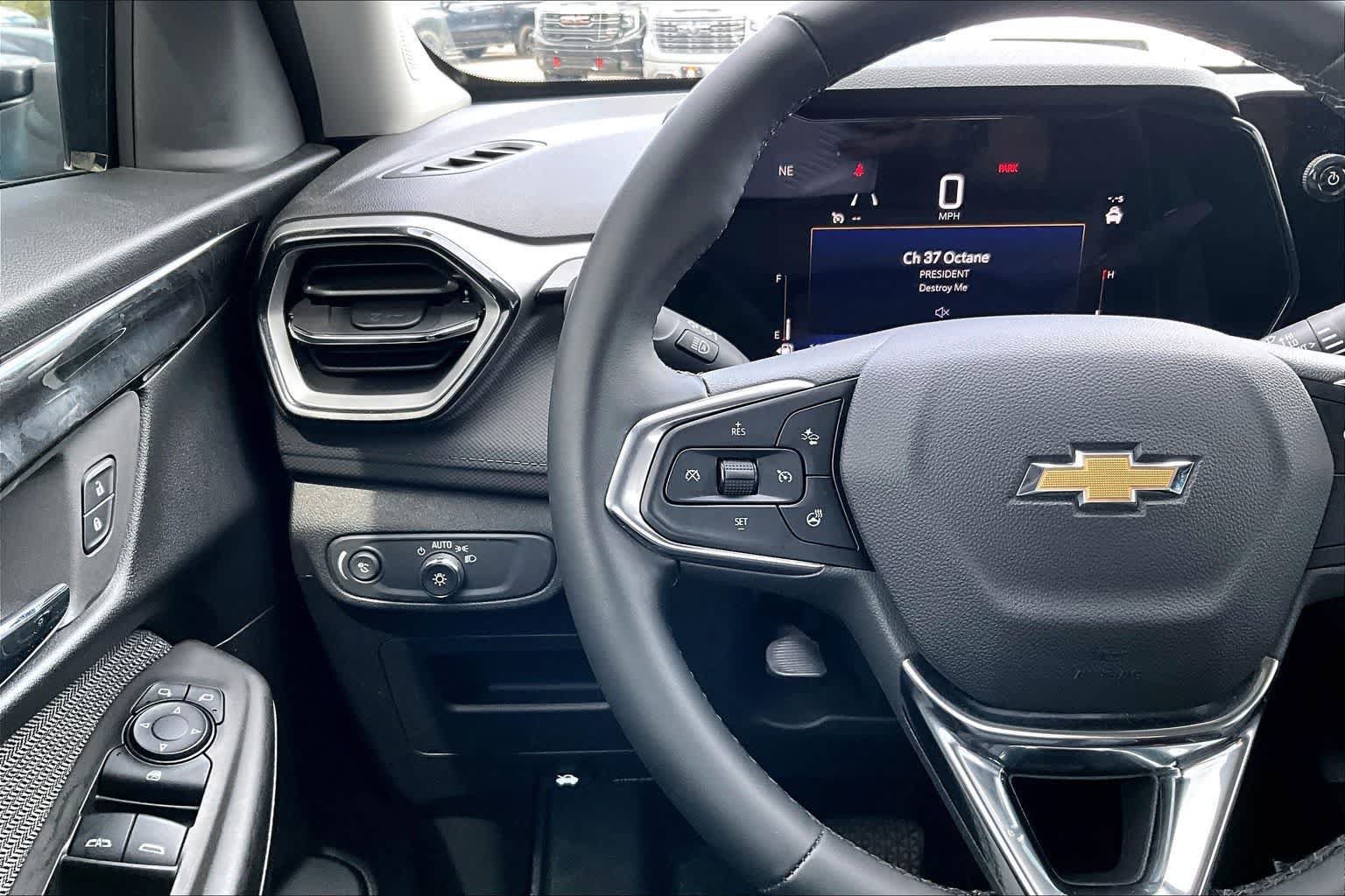 Used 2026 Chevrolet TrailBlazer LT w/ LT Cold Weather Package AWD/4WD image 25