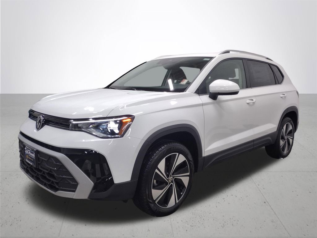 Used 2025 Volkswagen Taos SE image 2