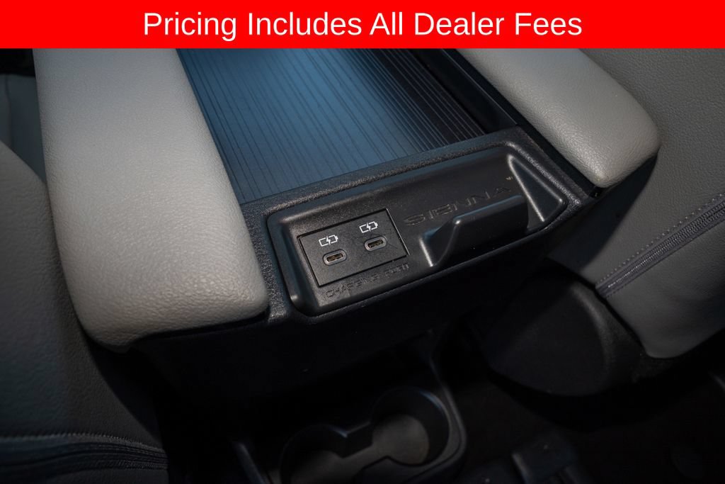 Used 2025 Toyota Sienna XLE FWD image 8