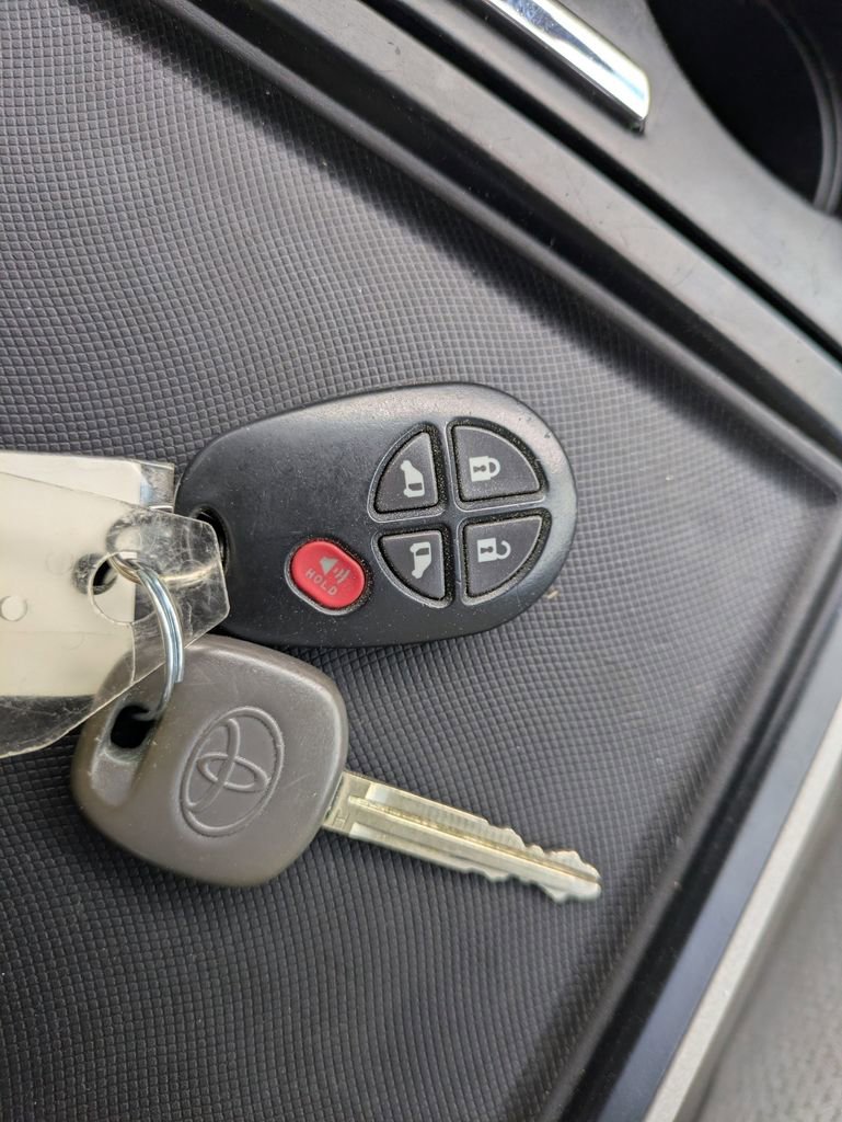 Used 2016 Toyota Sienna LE image 29