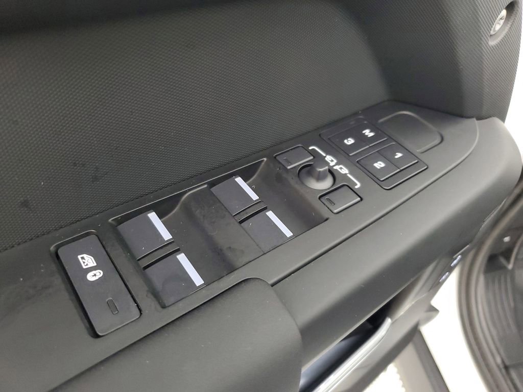 Used 2025 Land Rover Defender 110 S image 18