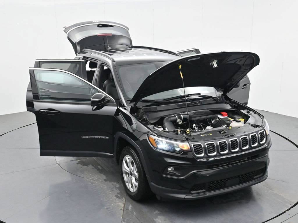 Used 2025 Jeep Compass Latitude image 38