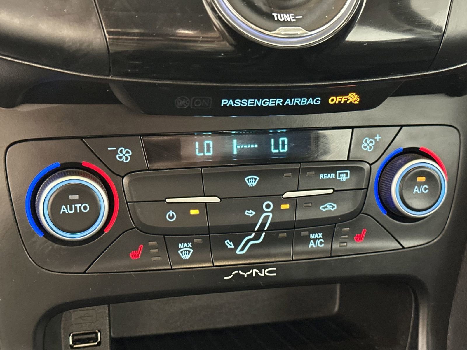 Used 2018 Ford Focus SEL w/ Cold Weather Package image 19