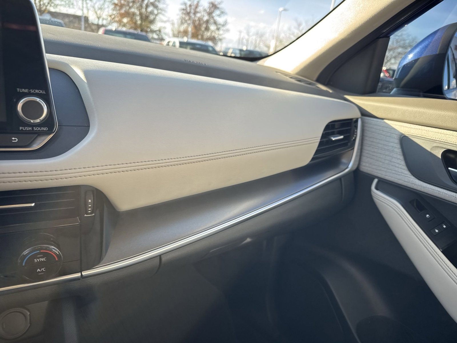 Used 2021 Nissan Rogue SV image 21