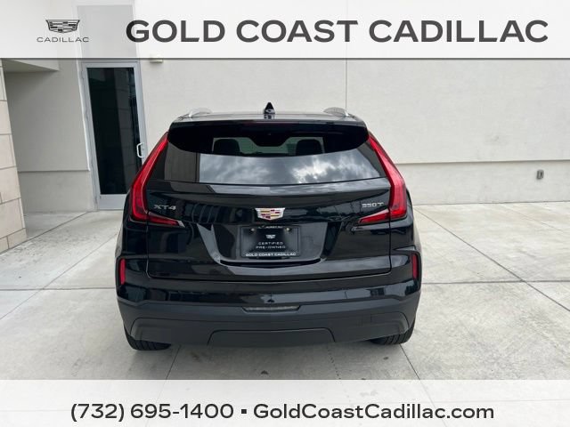 Used 2024 Cadillac XT4 Luxury w/ Cold Weather Package FWD image 3