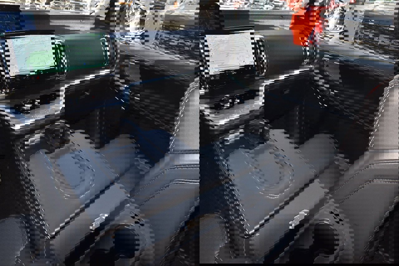 Certified 2025 Ford Expedition Platinum image 18