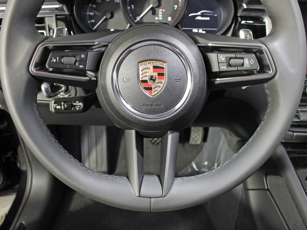 Used 2025 Porsche Macan image 21