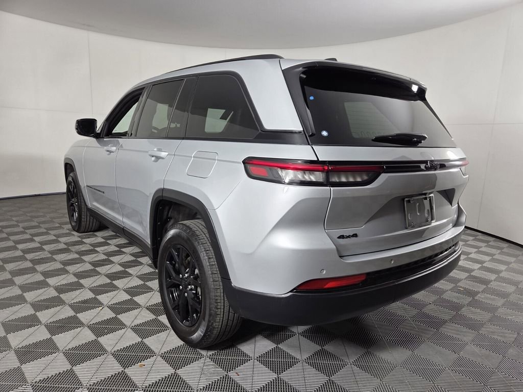 Certified 2025 Jeep Grand Cherokee Altitude image 7