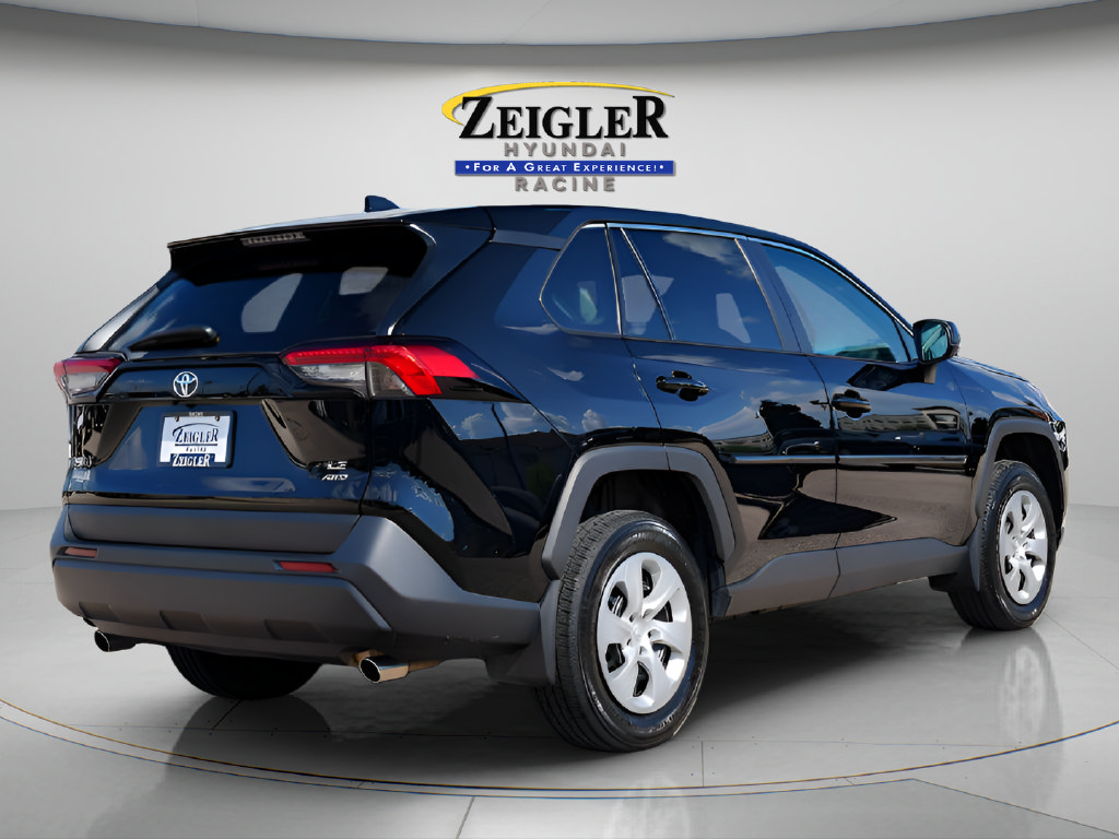 Used 2024 Toyota RAV4 LE AWD/4WD image 7