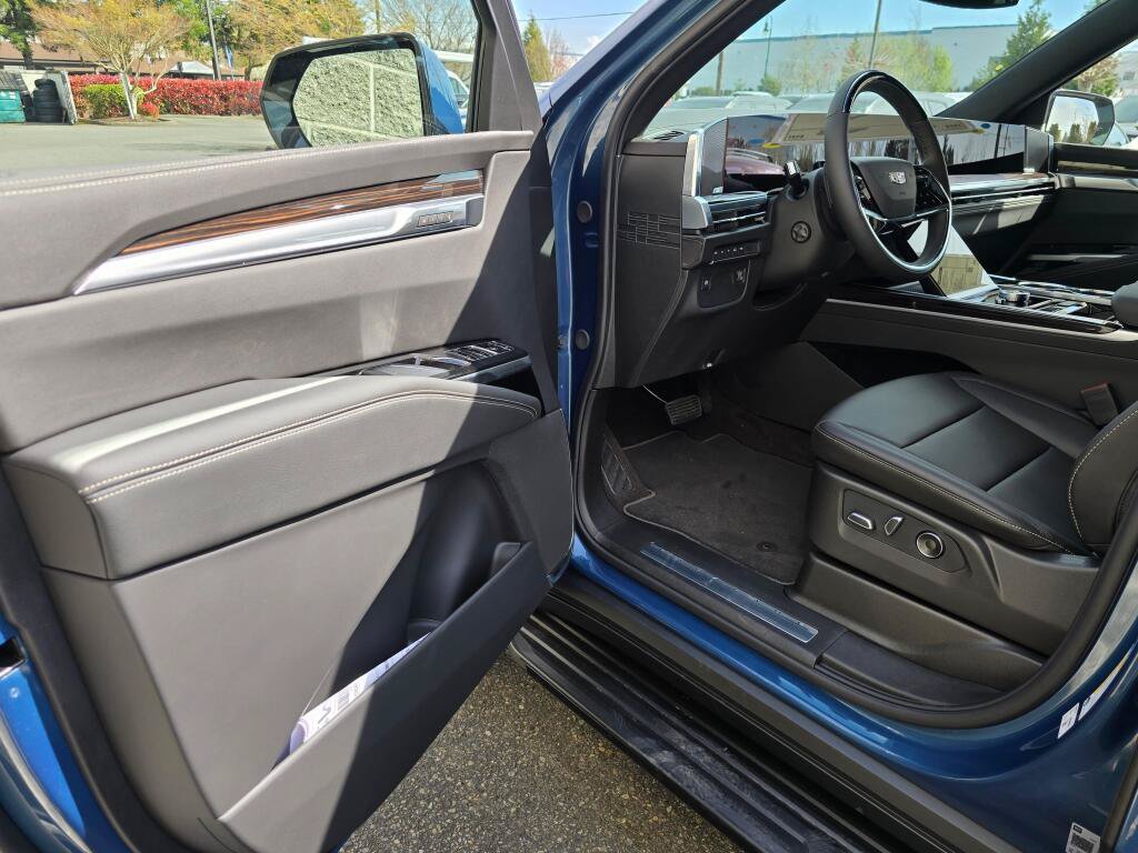 New 2026 Cadillac Escalade 4WD image 30