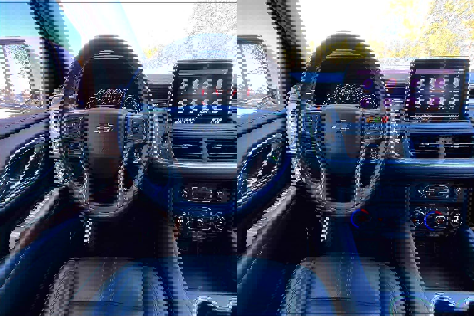 Used 2021 Chevrolet Suburban RST w/ Luxury Package image 6