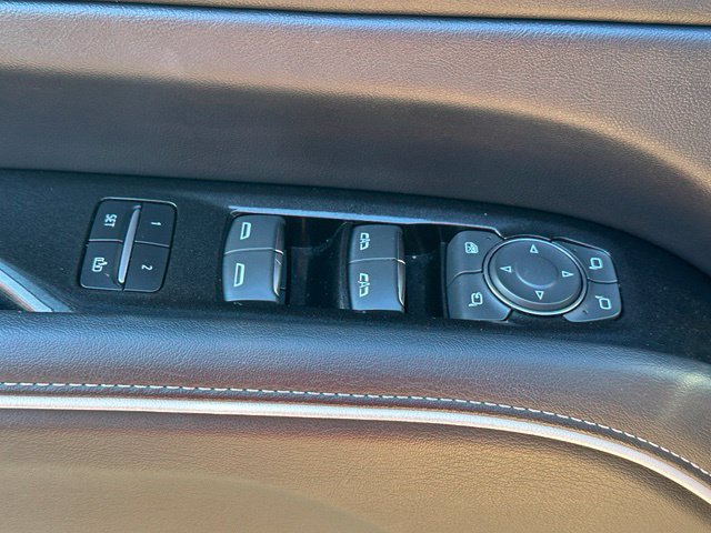 Used 2023 Cadillac Escalade Premium Luxury AWD/4WD image 18