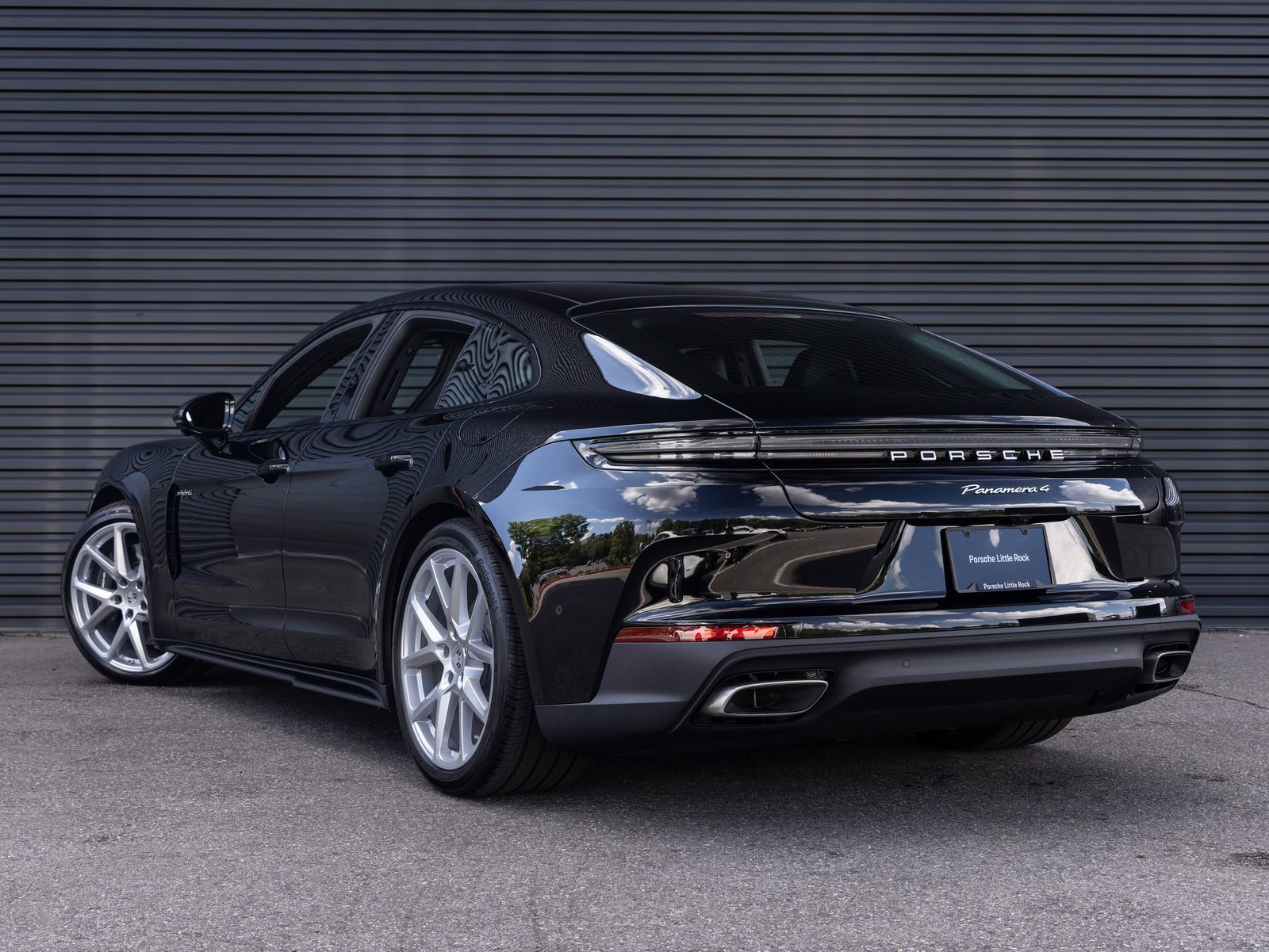 New 2025 Porsche Panamera 4 image 3