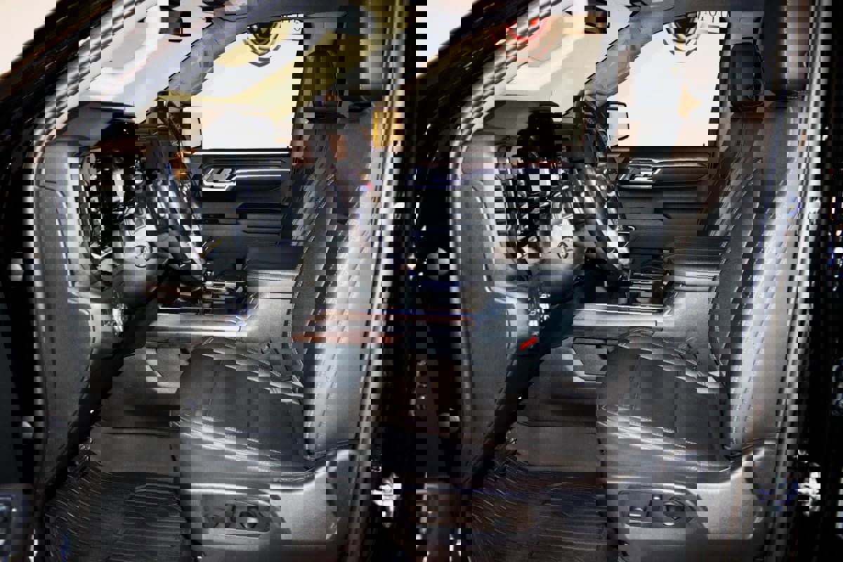 Used 2023 GMC Sierra 1500 SLT w/ SLT Convenience Package image 41